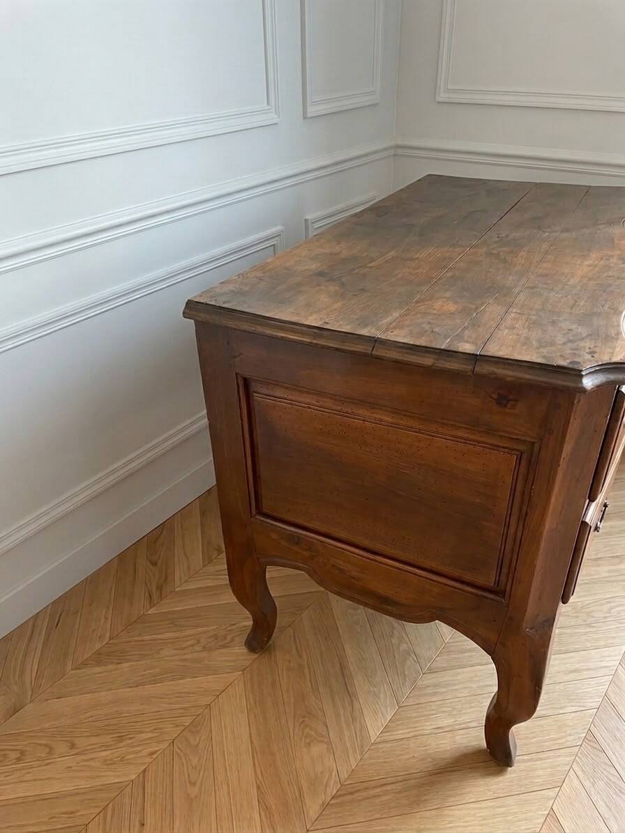 Provincial Louis XV commode in wood