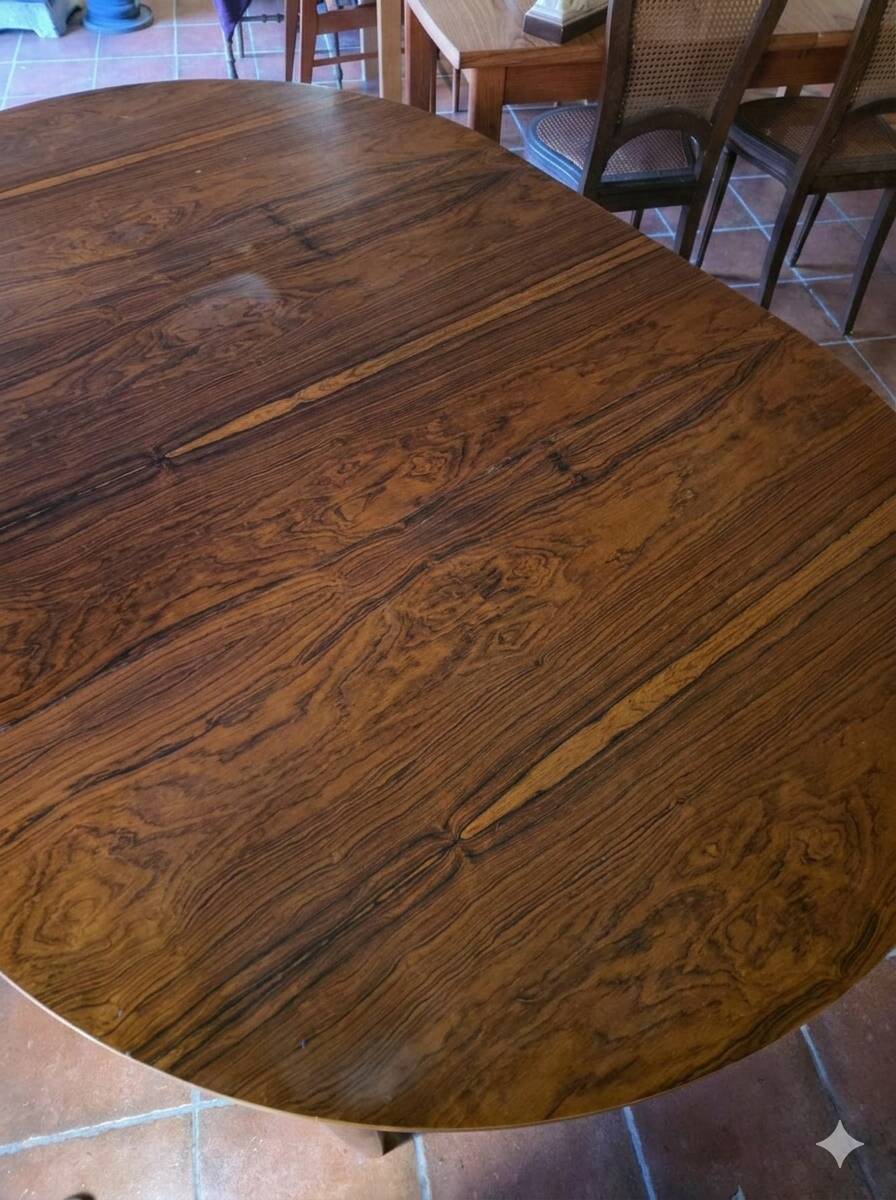Scandinavian extendable table in rosewood from the 1960s.