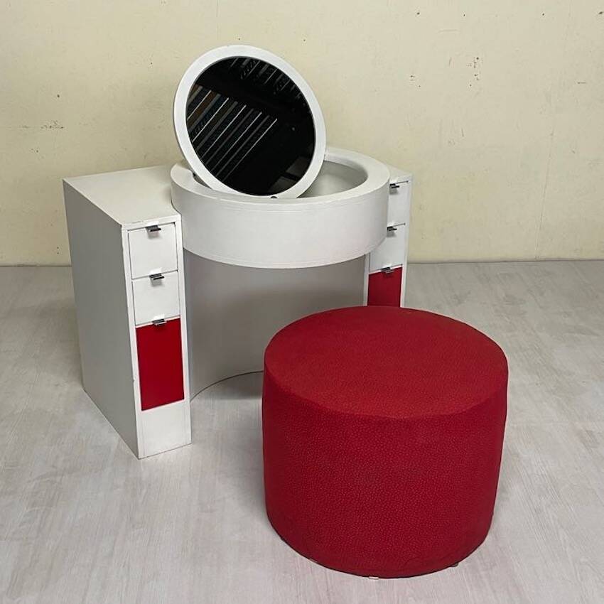 Bathroom toilet with a 70s pouf.