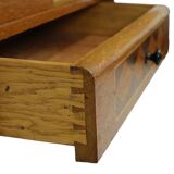 commode vintage à motif damier au design scandinave