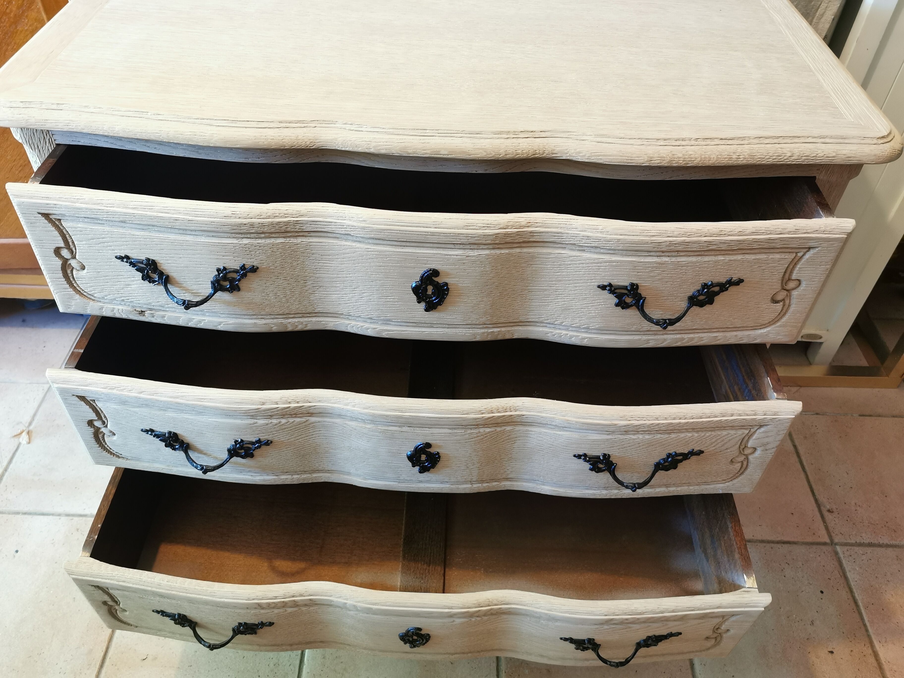 Curved chest of drawers raw oak 3 drawers