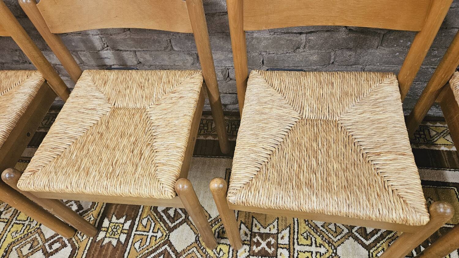 4 straw chairs in the vintage Charlotte Perriand 1970 style