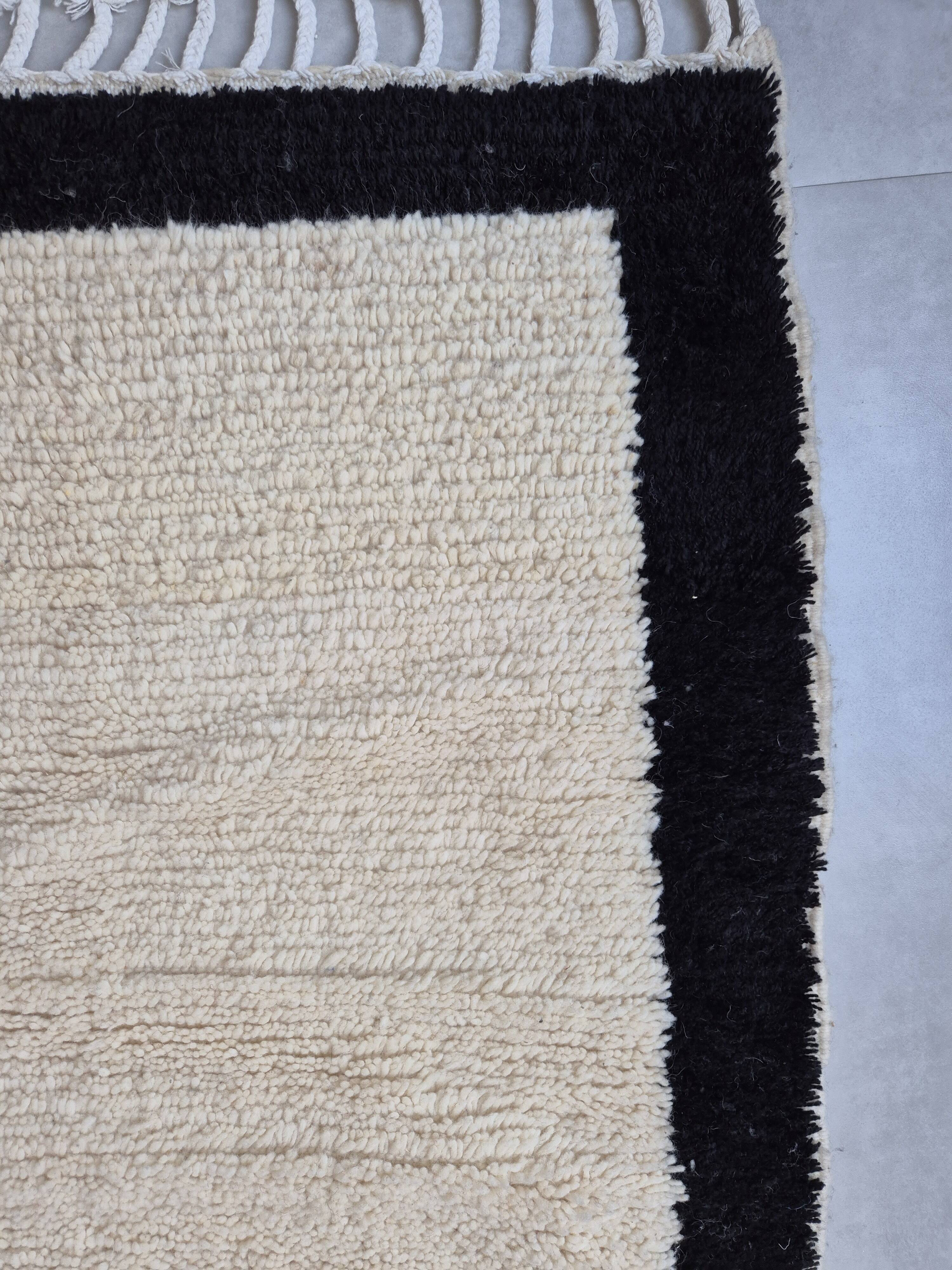 Tapis berbere en laine fait à la main à azilal 208/190