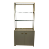 Cabinet d'exposition Pierre Vandel des années 1970 en crème et laiton