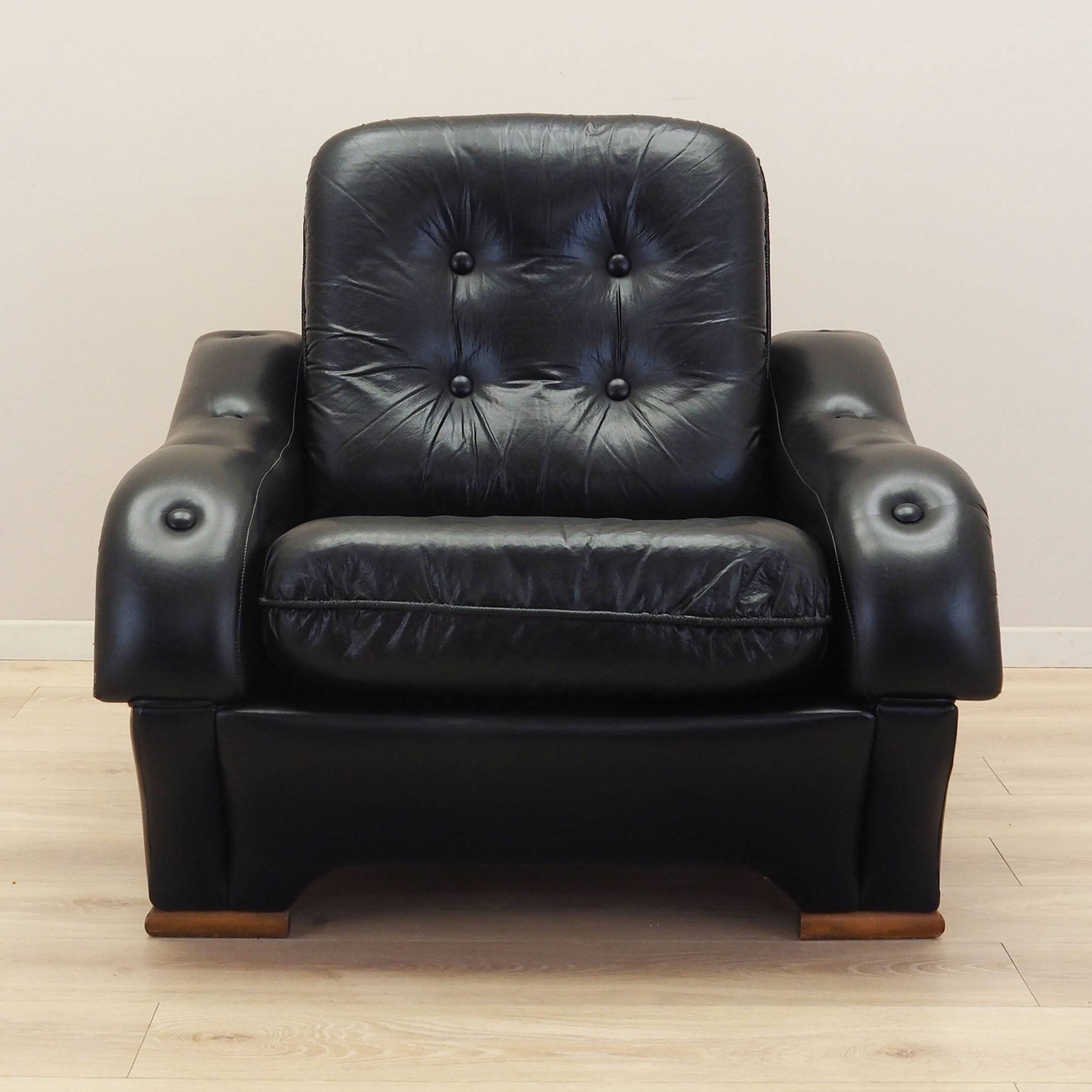 Black armchair, Italian design, 1980s, production: Italy