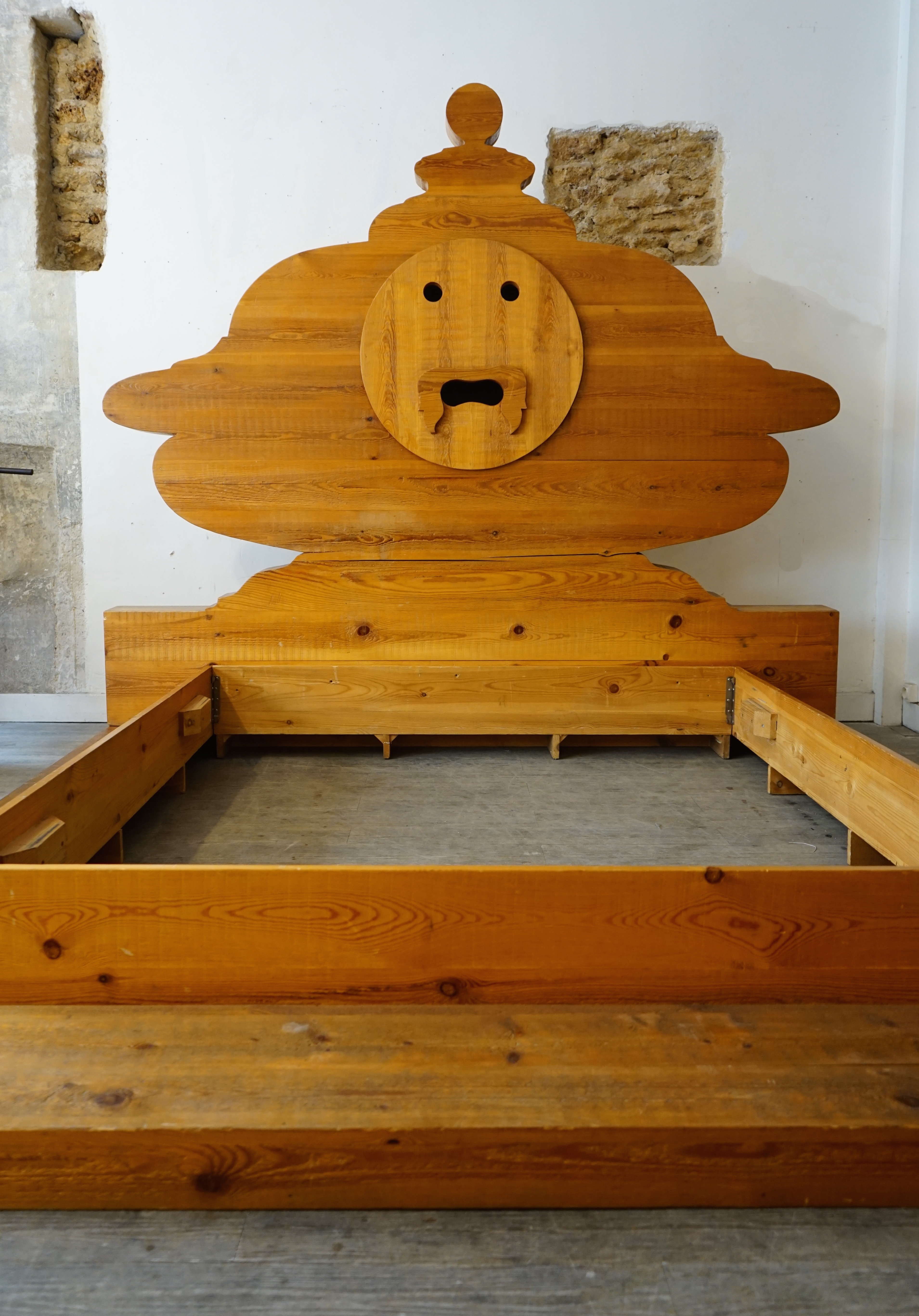 Bed frame of Mario Ceroli «Bocca della Verità»