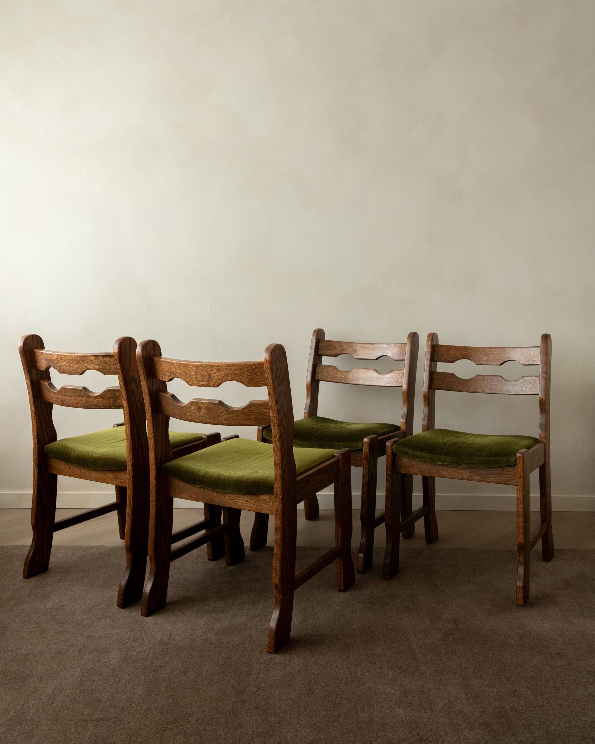 Brutalist Oak Razorback Dining Chairs with Green Velvet, 1970s, Set of 4