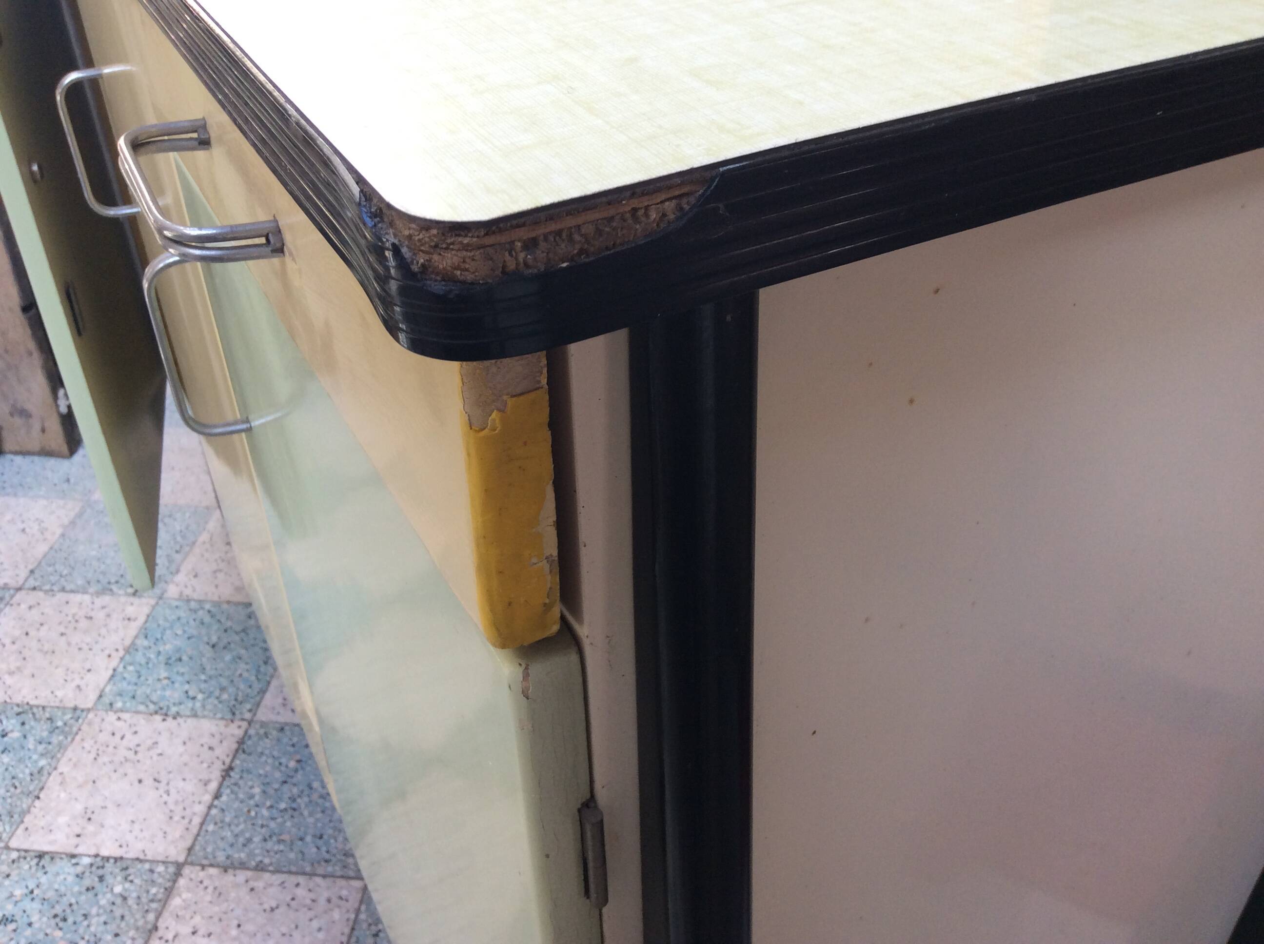 Kitchen sideboard in wood and Formica