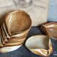 Huit ramequins "coquilles" grès de potier émaillé vintages