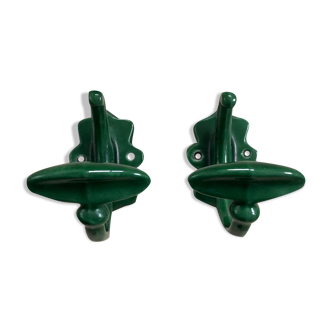 Pair of enamelled cast iron pads