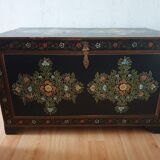 Old trunk chest lacquered Indian lacquered wood