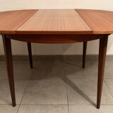 Scandinavian round teak dining table from the 60s extendable
