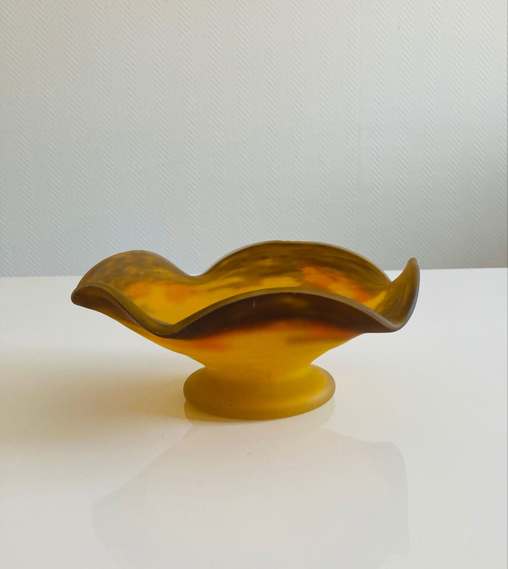Glass footed coupe Nuagé signed by Muller Frères Lunéville.