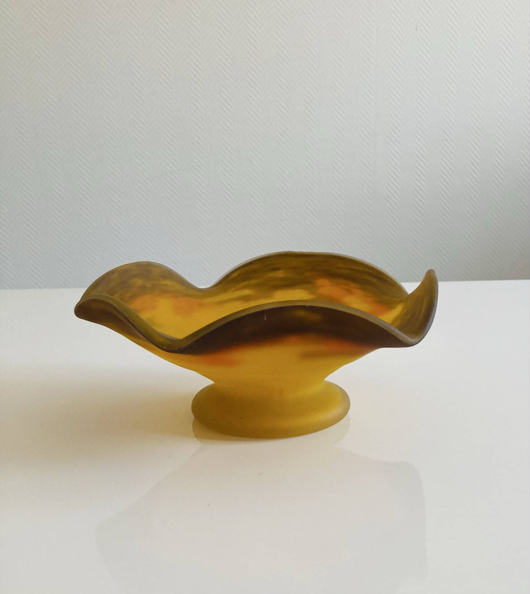 Glass footed coupe Nuagé signed by Muller Frères Lunéville.
