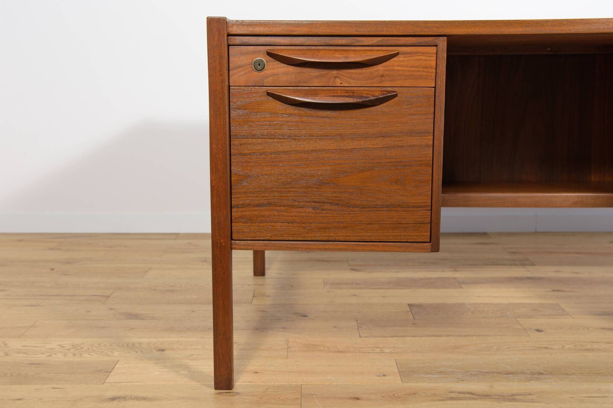 Mid-Century Walnut Desk by Jens Risom for Jens Risom Design, 1960s