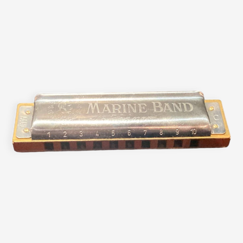 Harmonica en métal et en bois dans sa boîte d'origine