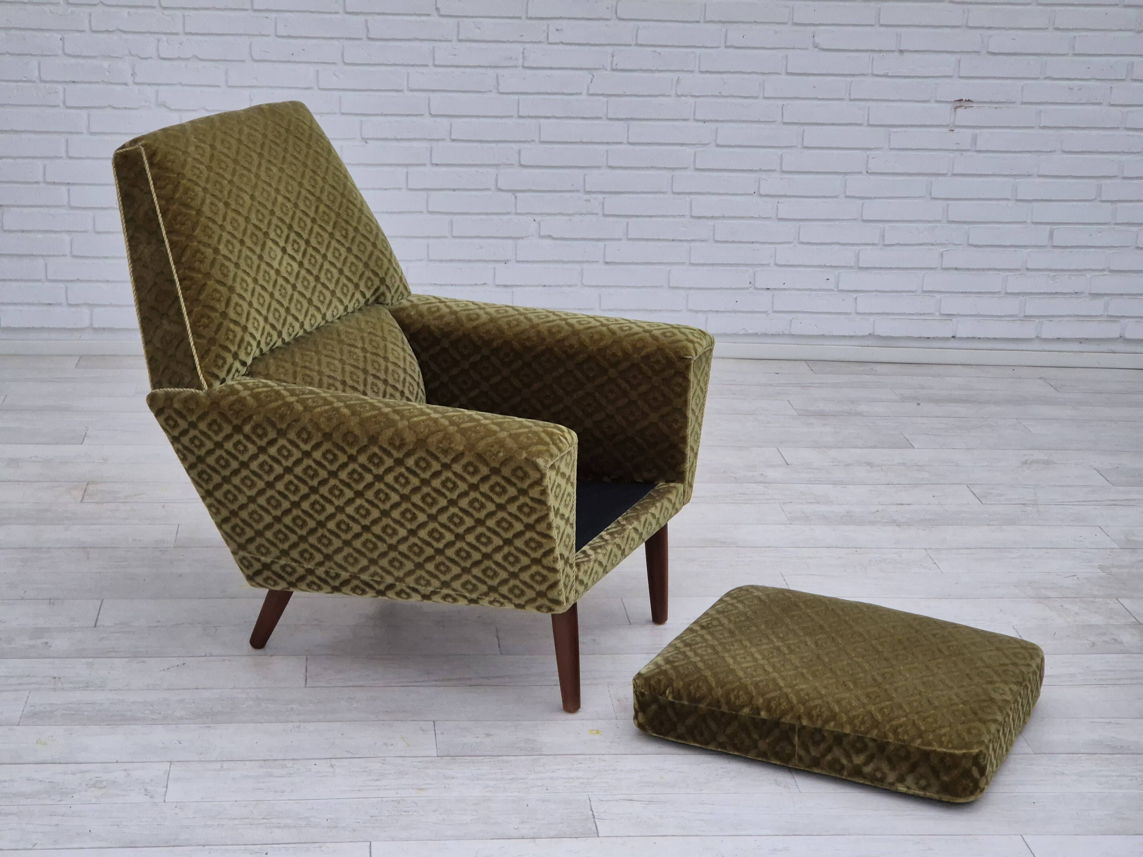 Fauteuil danois à dossier haut de georg thams, revêtement original, velours vert, bois de teck.