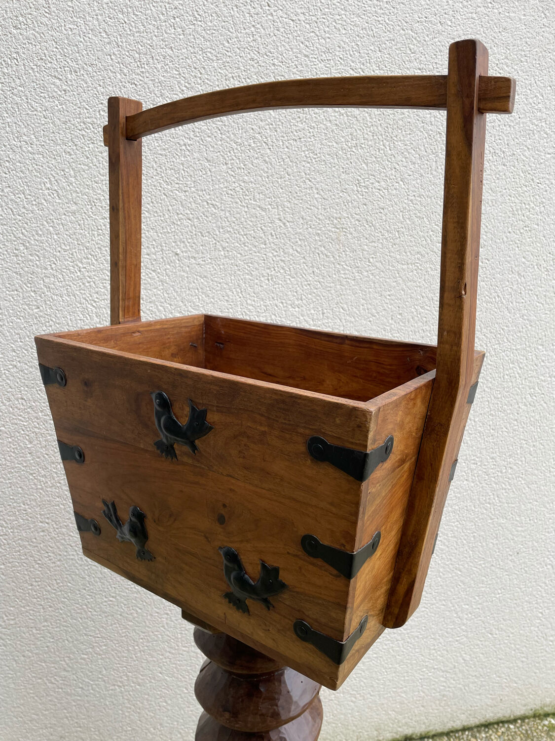 Wooden basket early XIX