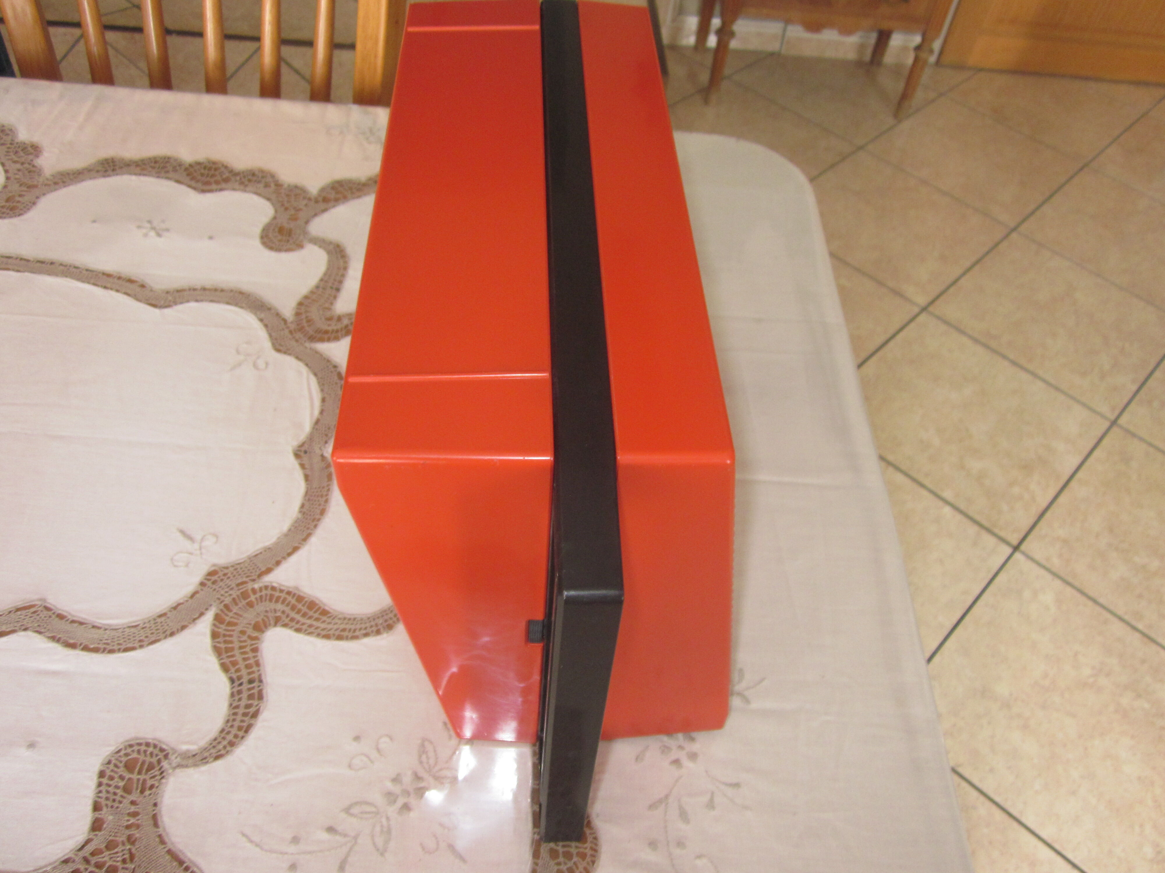 Turns vinyl philips 33 and 45 rpm record