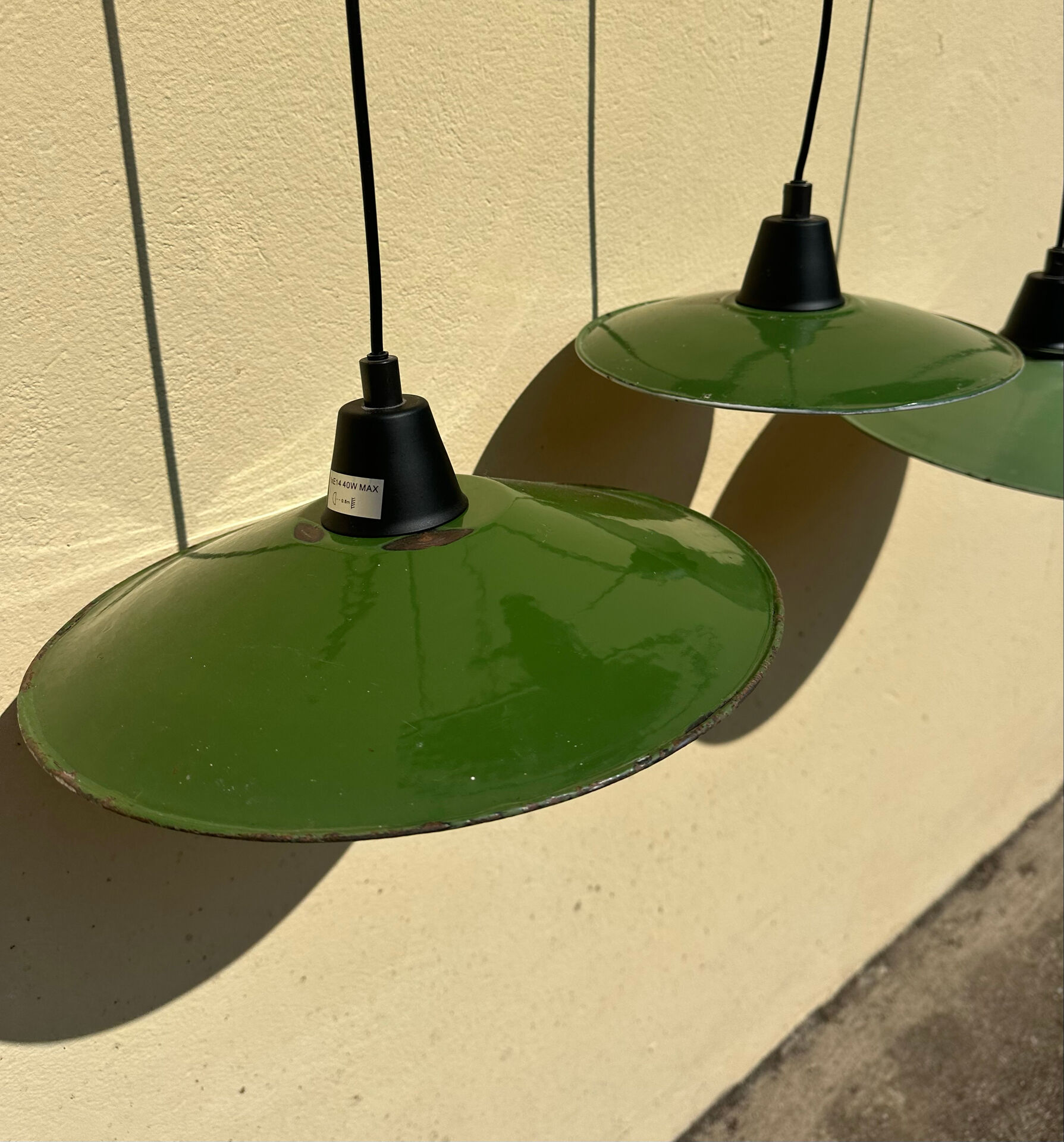 Ceiling light pendant lampshade enamelled green and white metal
