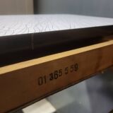 Extendable table in formica