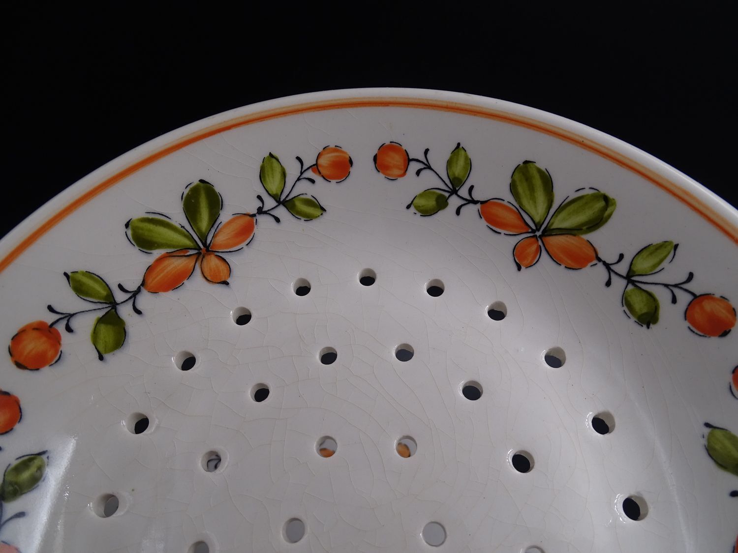 Beautiful set plate to drain strawberries in Gien earthenware