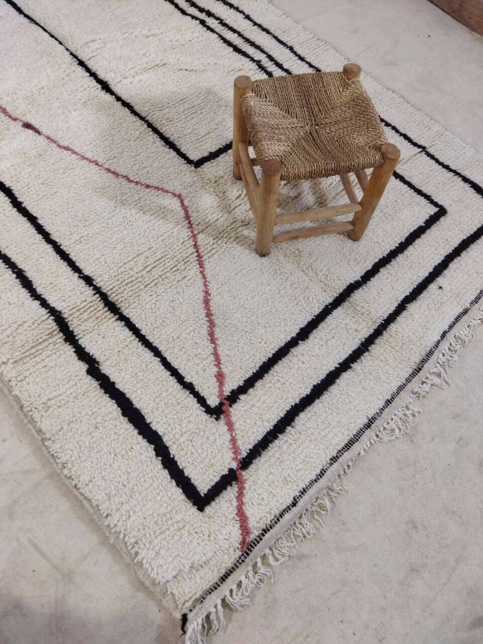 Handmade moroccan berber rug 260 x 150 cm