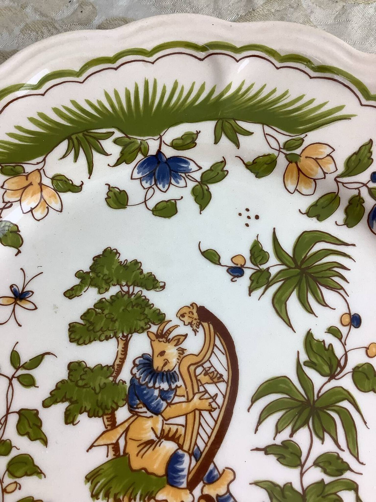 Assiette ancienne décorative Moustiers France