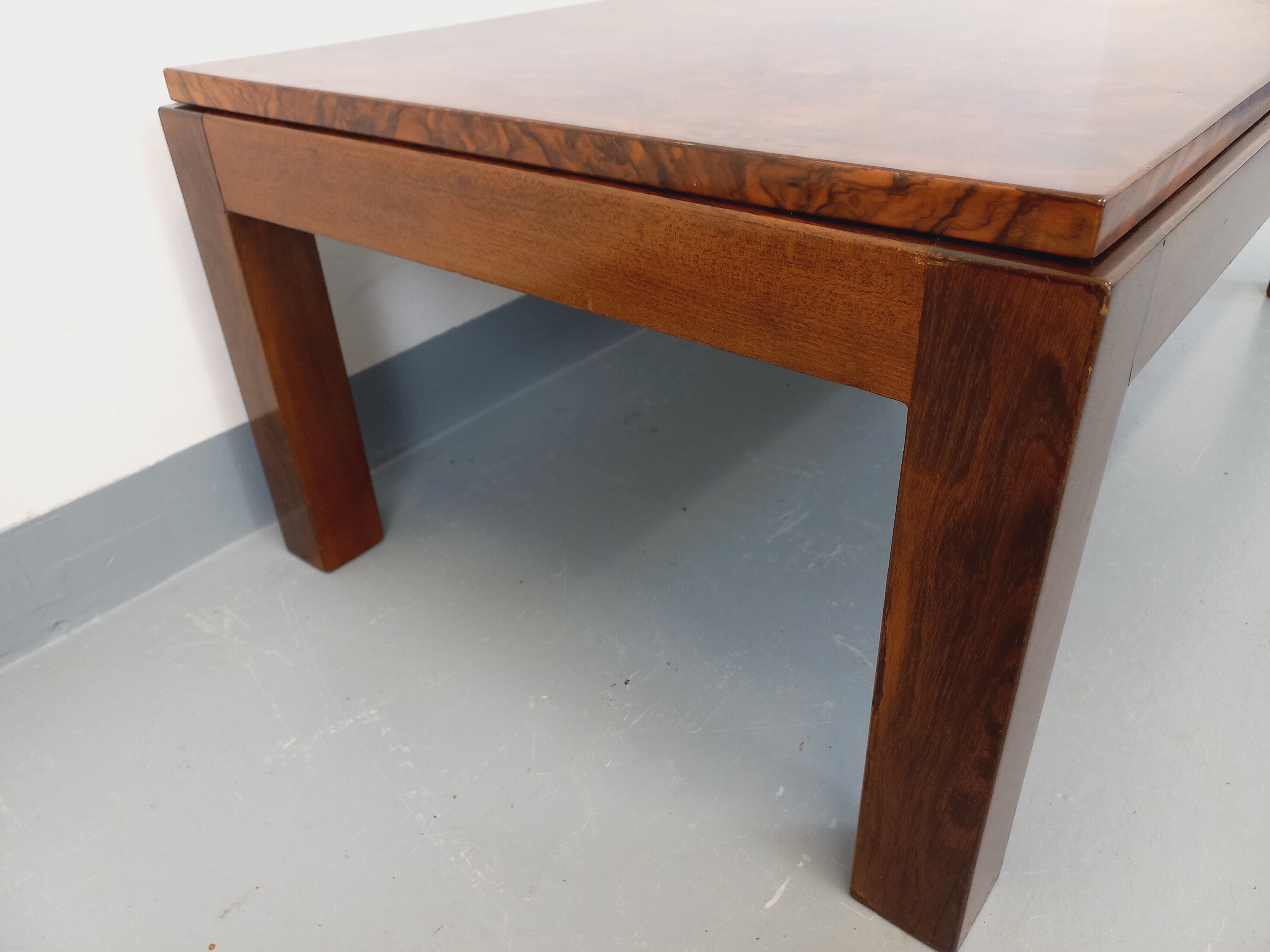 Table basse rectangulaire vintage en orme et loupe d’orme des années 70