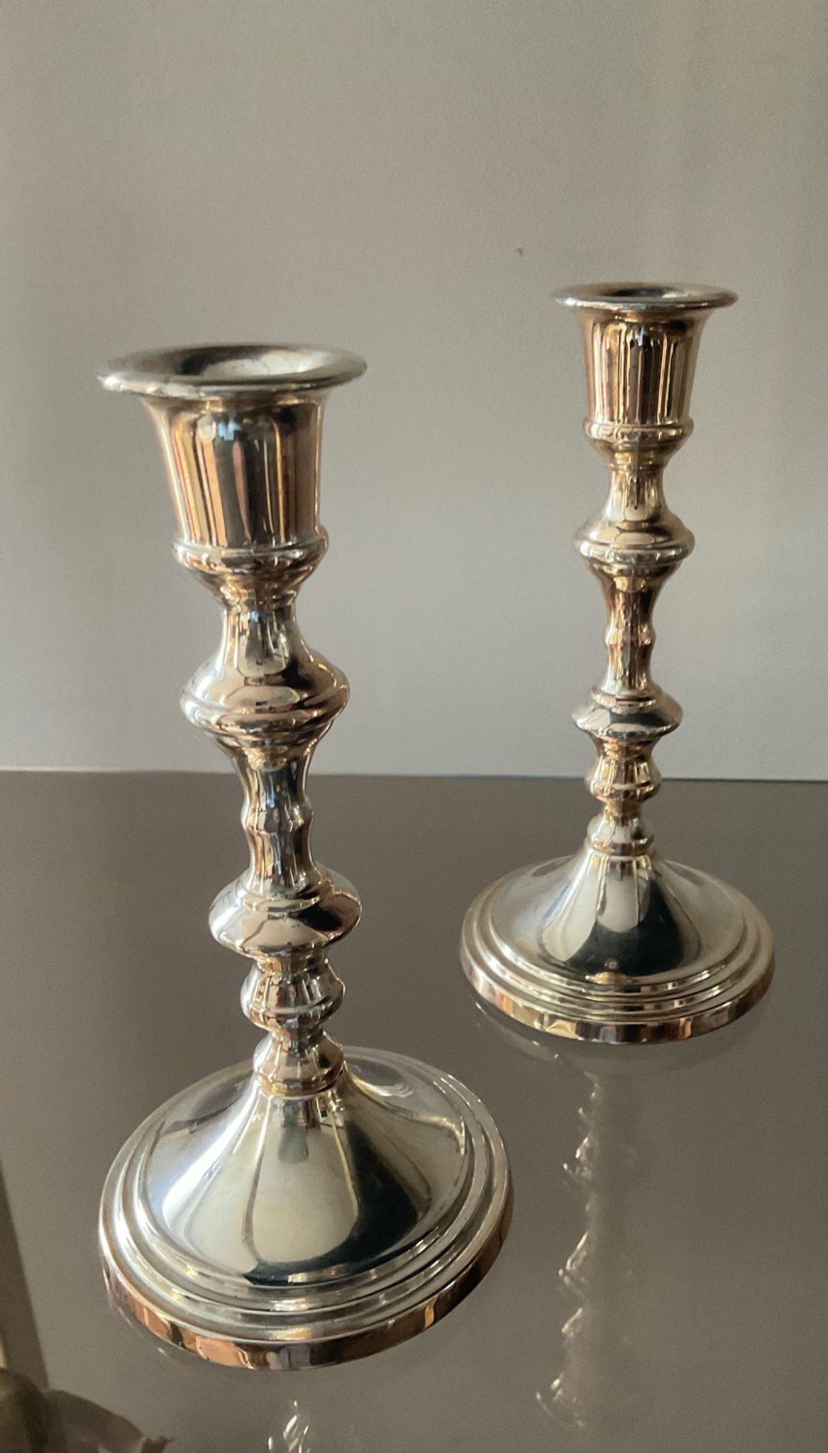 Paire de bougeoirs vintage en métal argenté