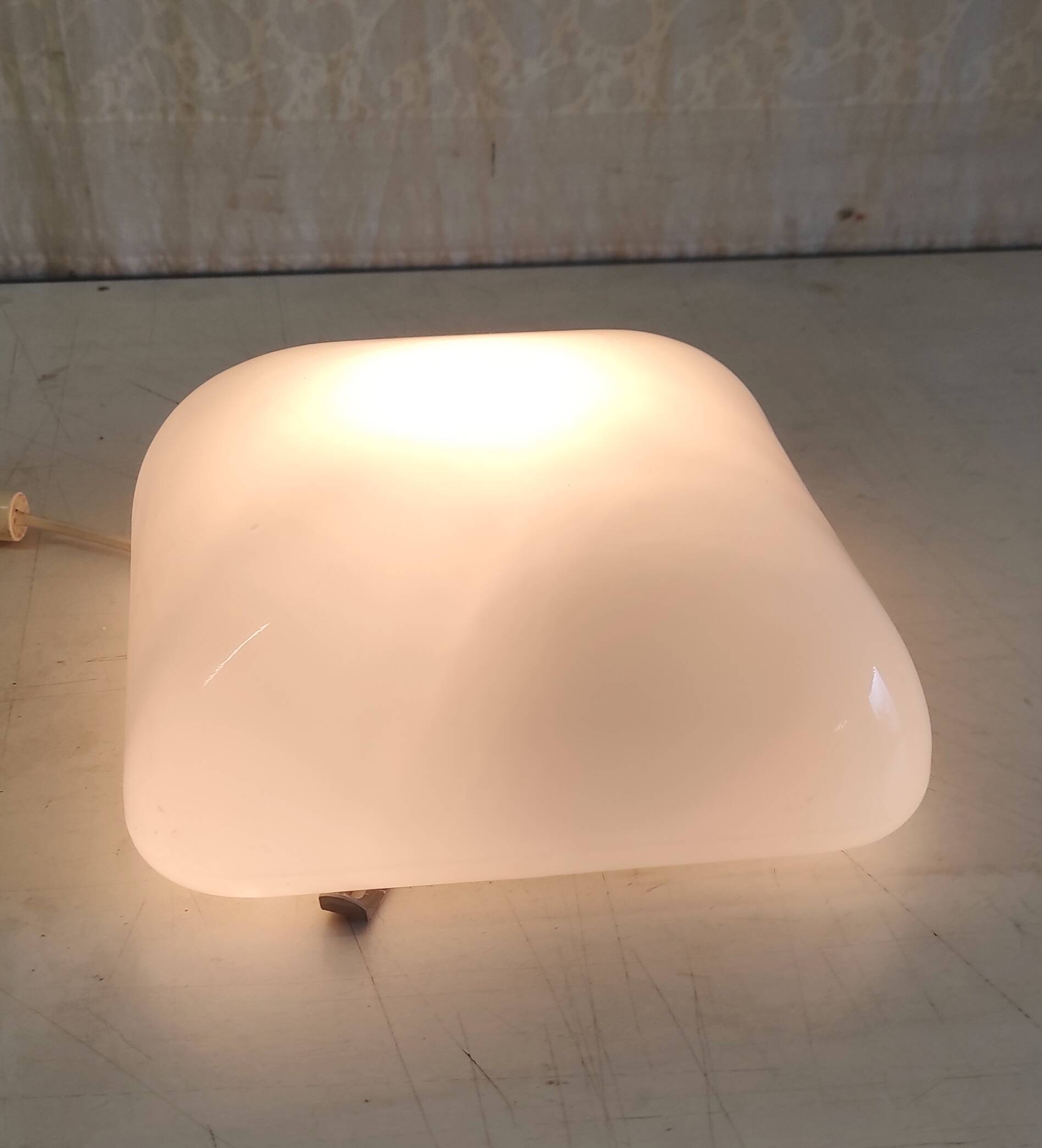 Plafonnier ou applique globe opaline carré - mid. XXeme