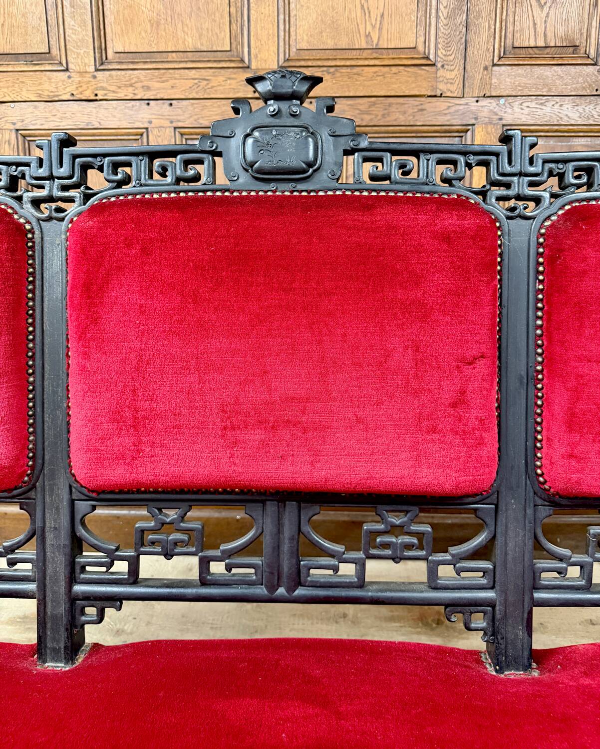 Large Japanese-style sofa in carved wood and red velvet, 19th century