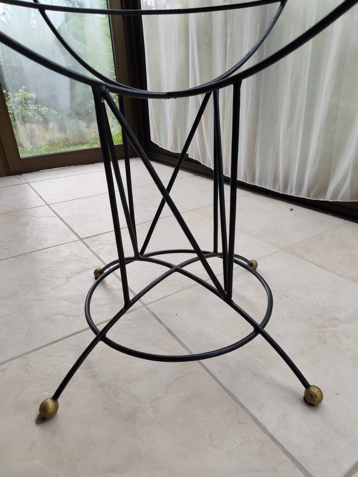 Round dining table "Atomic Age" in wrought iron and glass – 1950s/60s