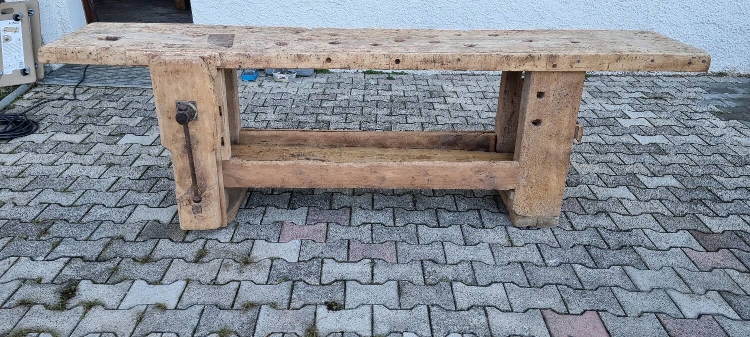 Oak carpenter's bench