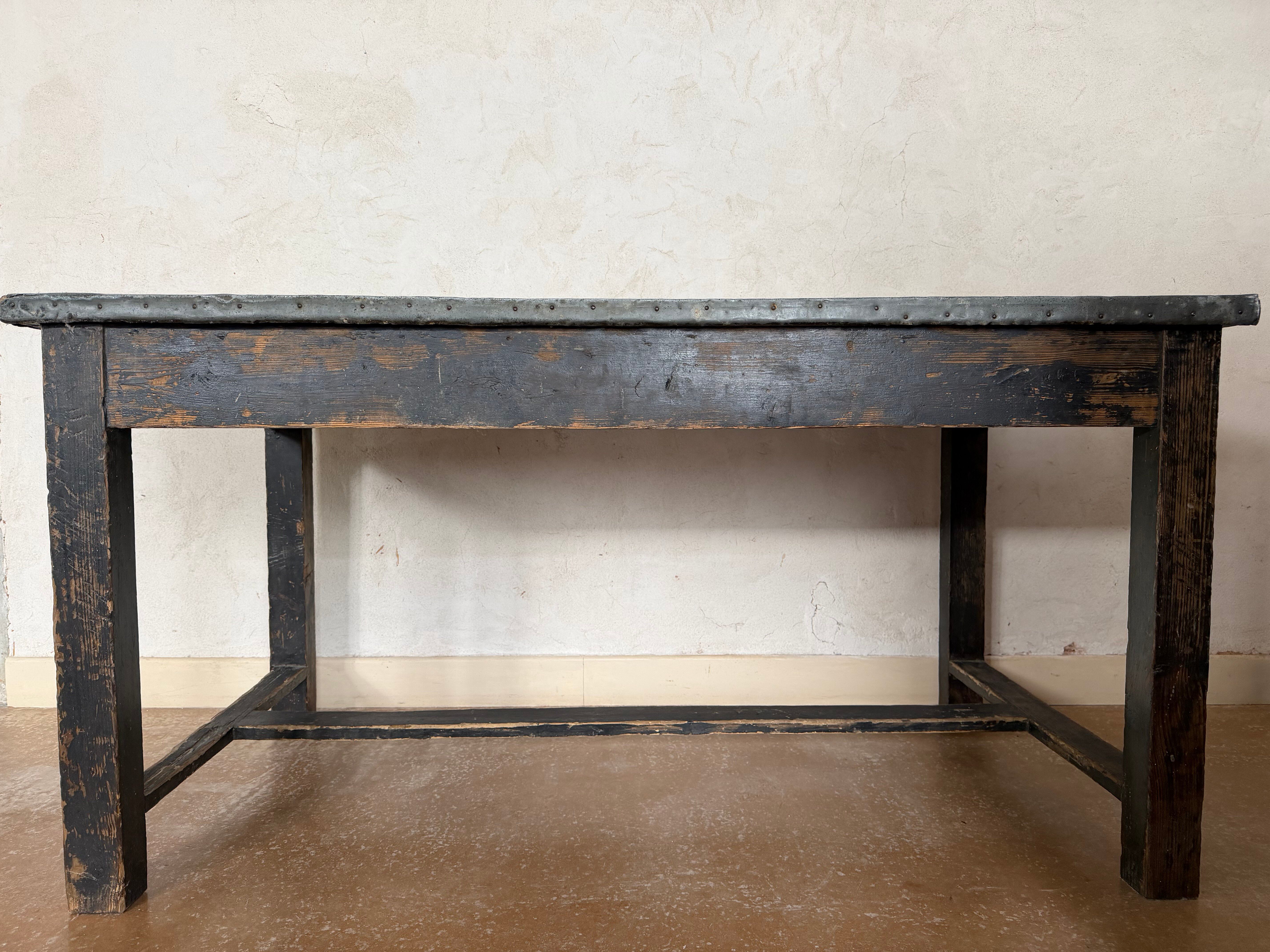 Wood and zinc original patina workbench table