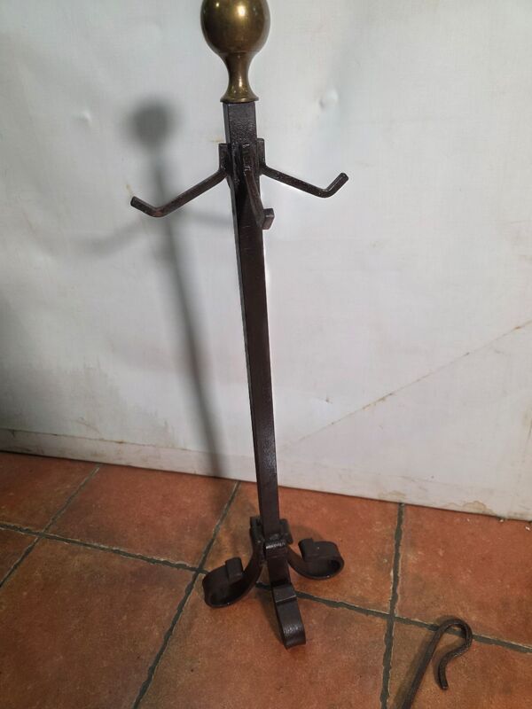 Ancien nécessaire de cheminée en fer forgé massif et laiton