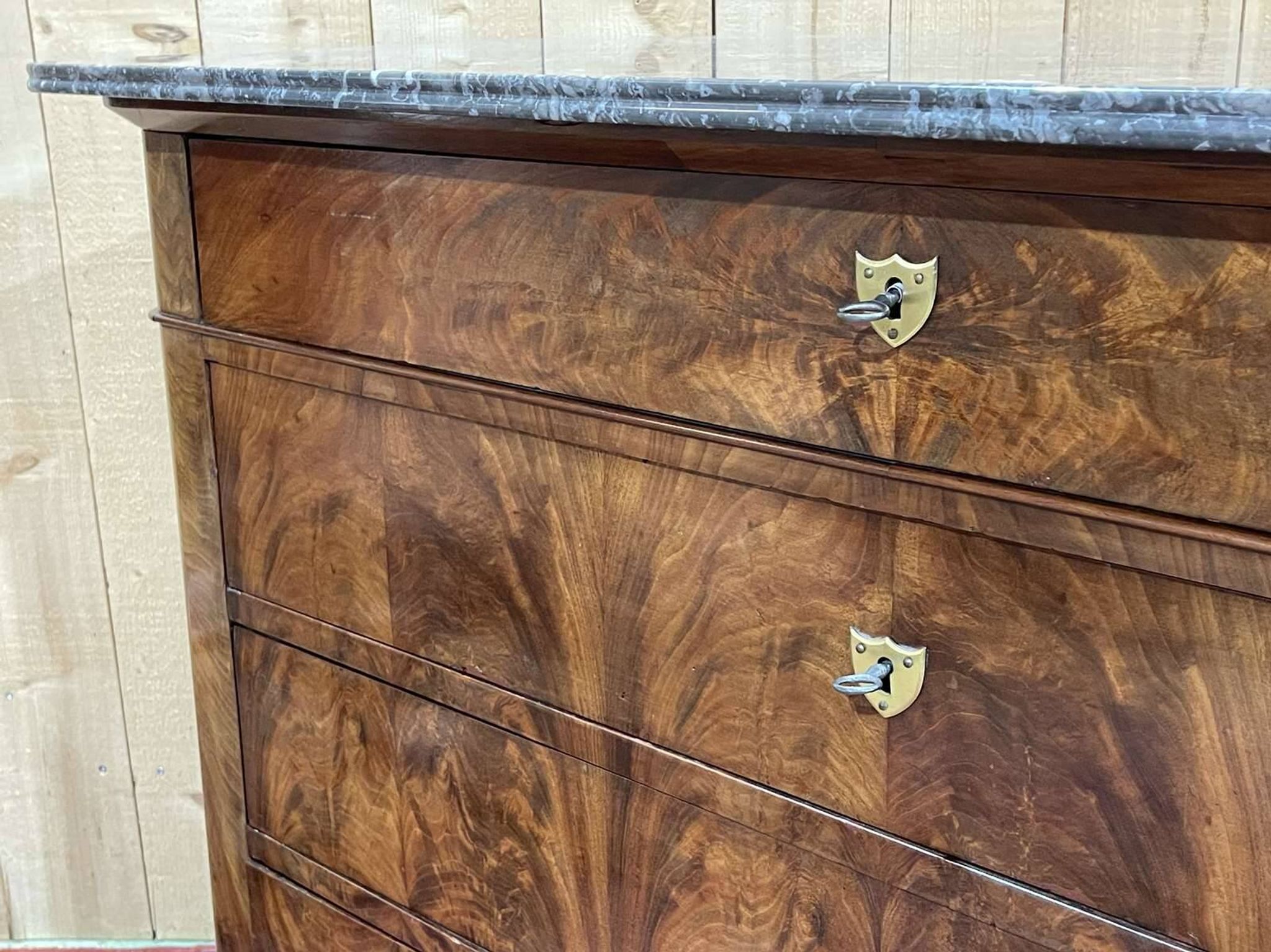 19th century Restoration chest of drawers in mahogany and marble top