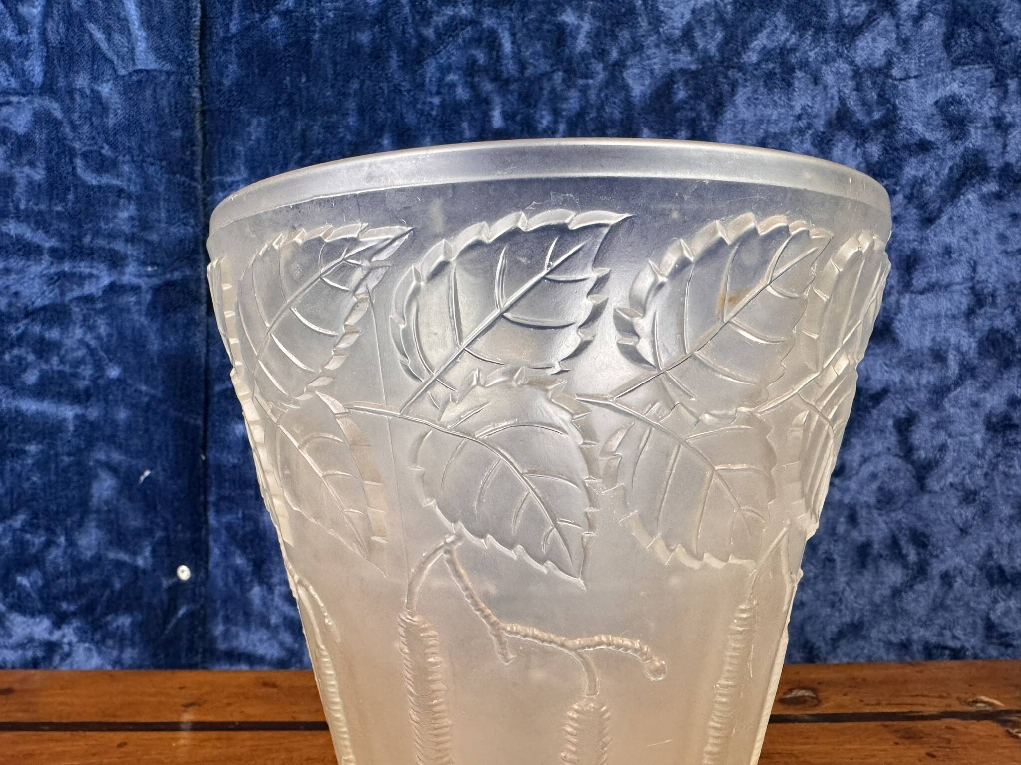 Superb Art Nouveau vase in frosted molded pressed glass with foliage decorations