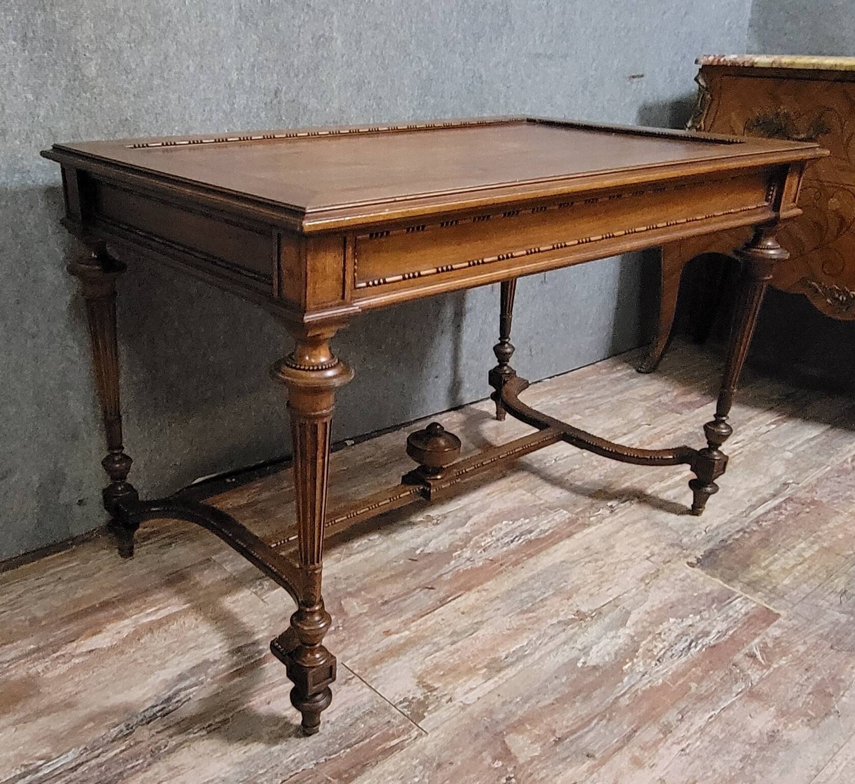 Louis XVI style desk with a curved top, in mahogany.