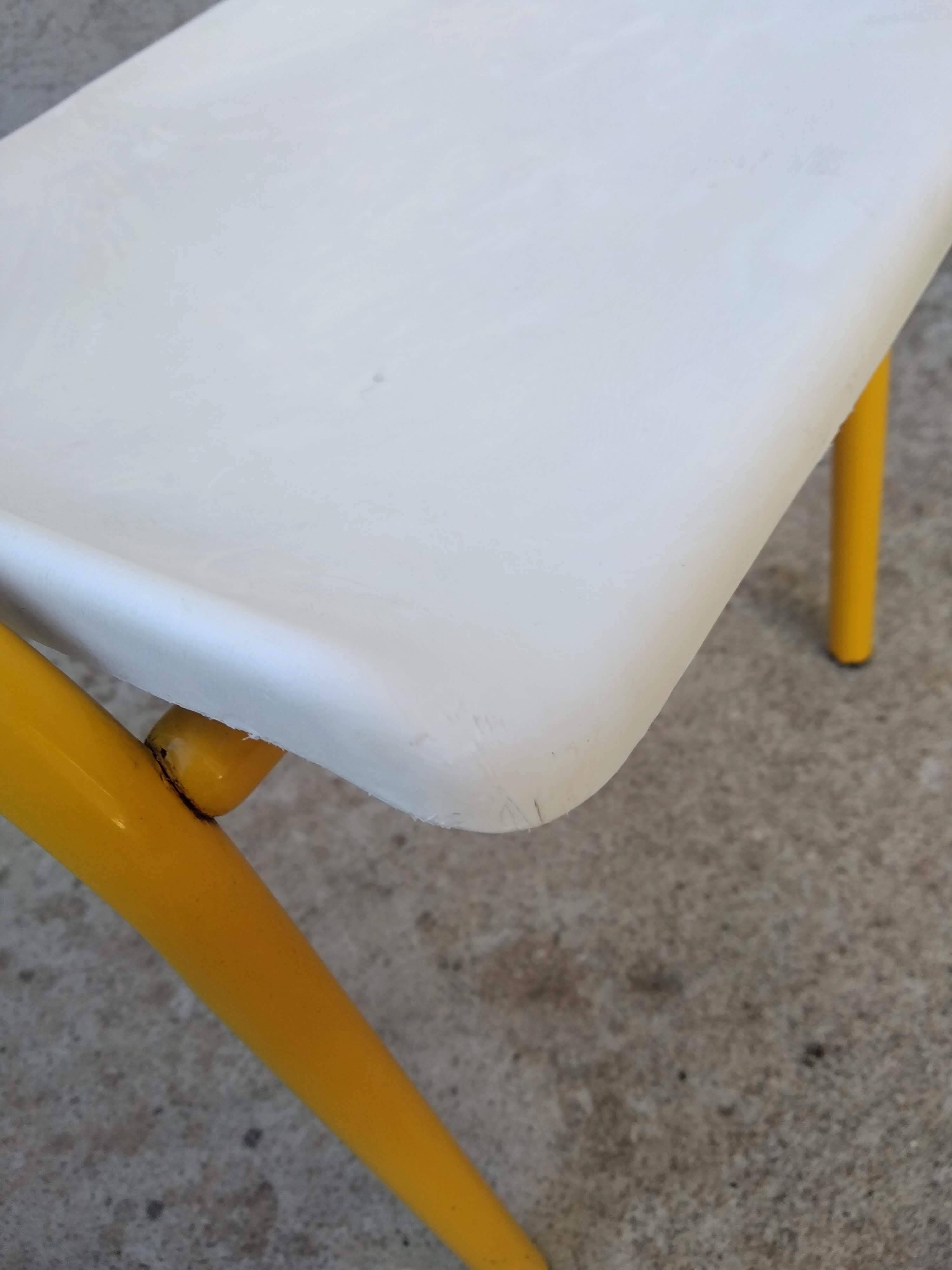 Chaise d'école vintage