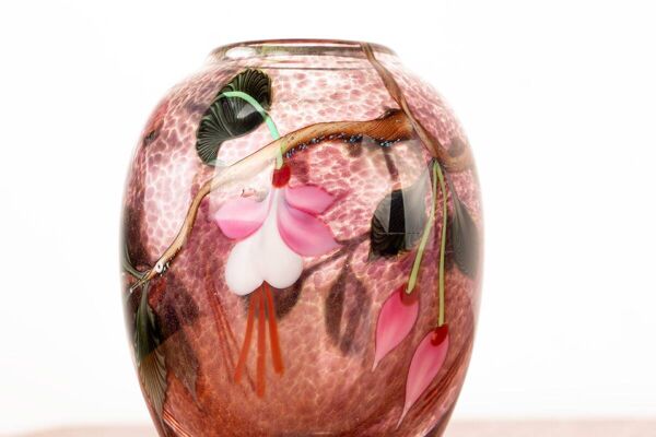 Vase en verre soufflé de style Art Nouveau, Ed Aleksander/Orient & Flume.