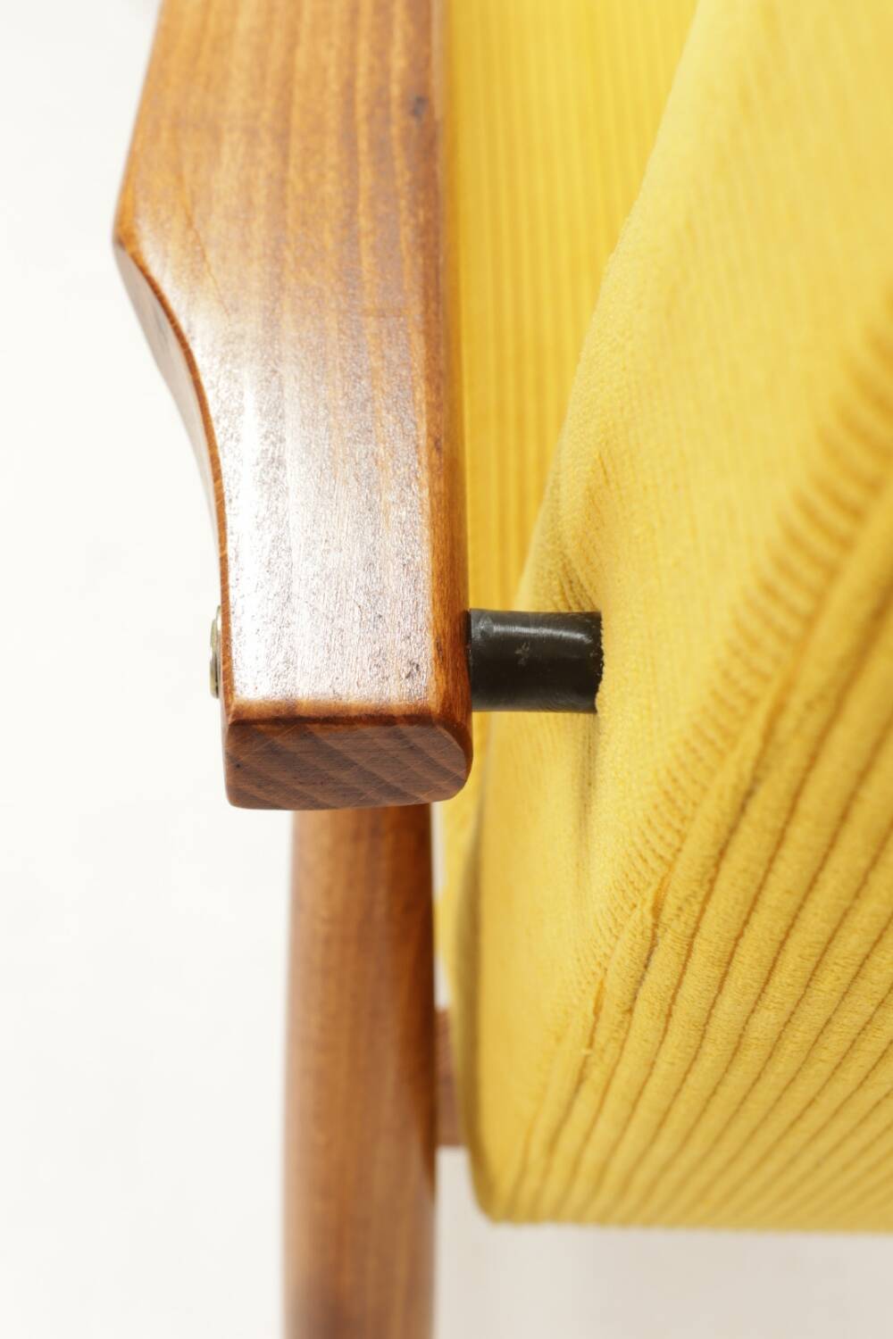Fauteuil vintage jaune velours côtelé Scandinavian design by H.Lis