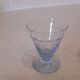 Lot de 7 petits verres à alcool en cristal très finement ciselé bleu.