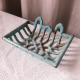 Cast-cast-or-white soap holder