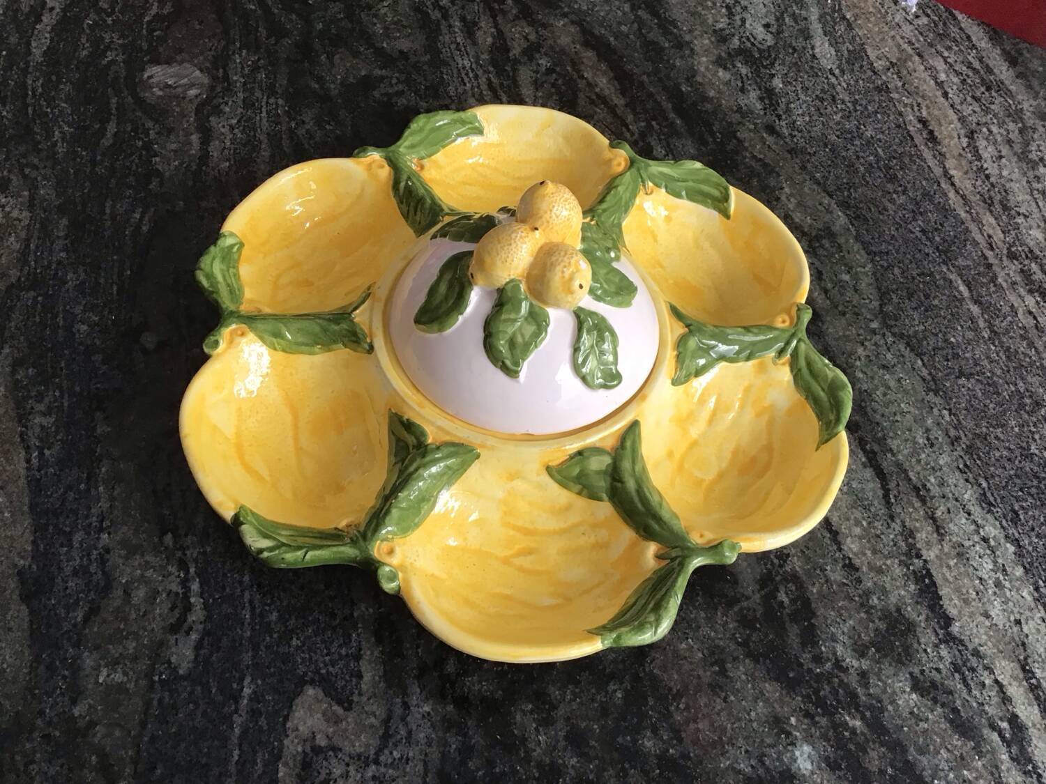 Dish - Aperitif bowls with lemon decoration