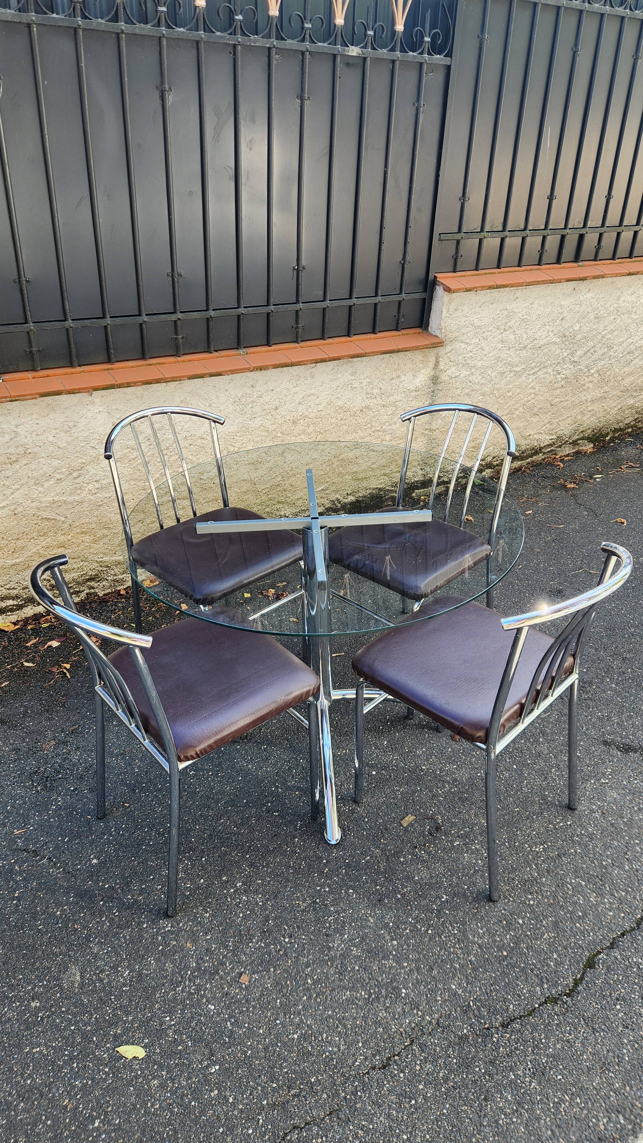 Vintage 1980s round table set with 4 chairs.