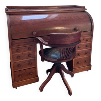 Beautiful vintage 20th-century American cylinder desk and its chair.