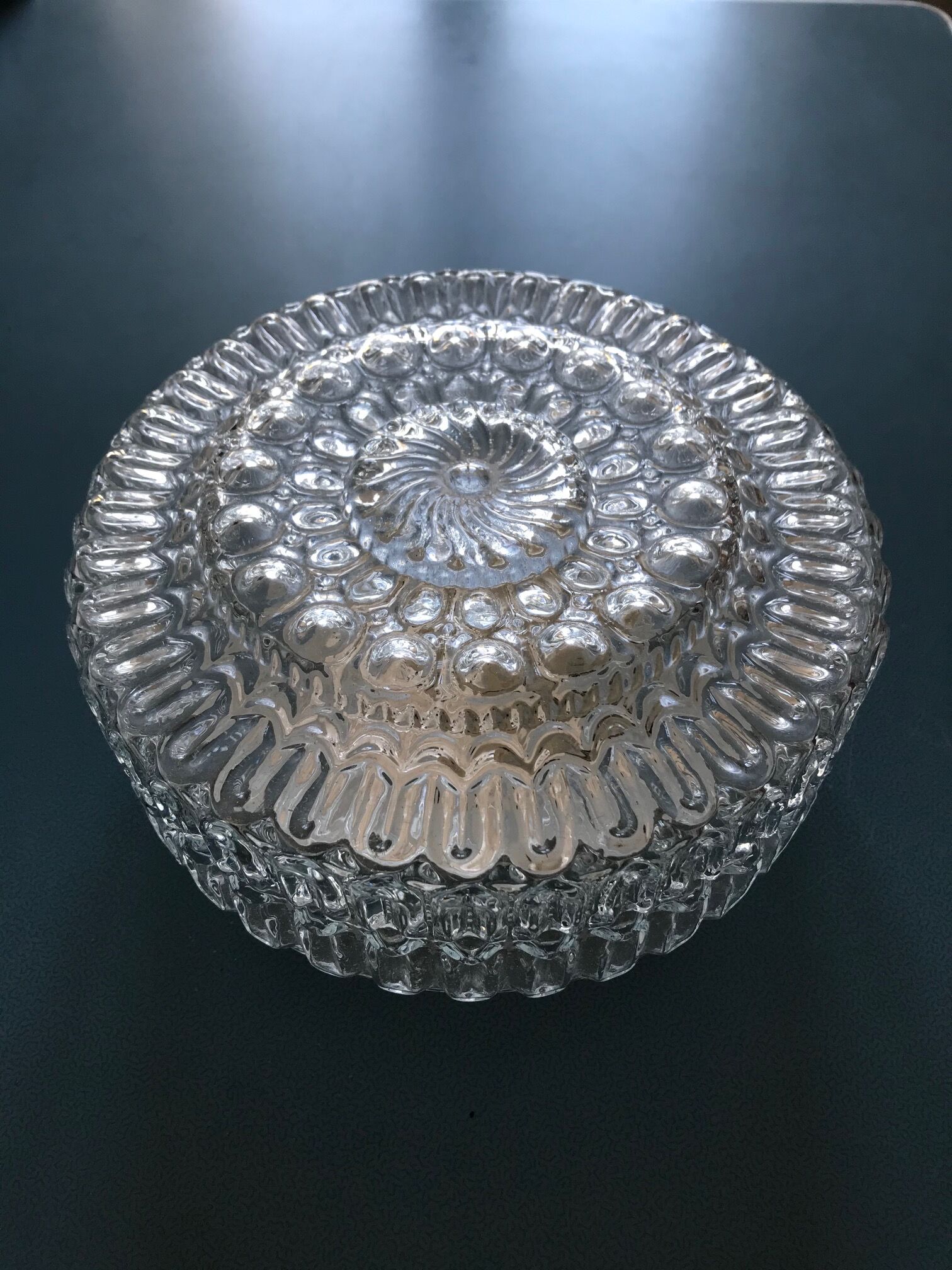 Round ceiling light in chiseled glass
