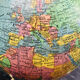 Globe terrestre lumineux ancien