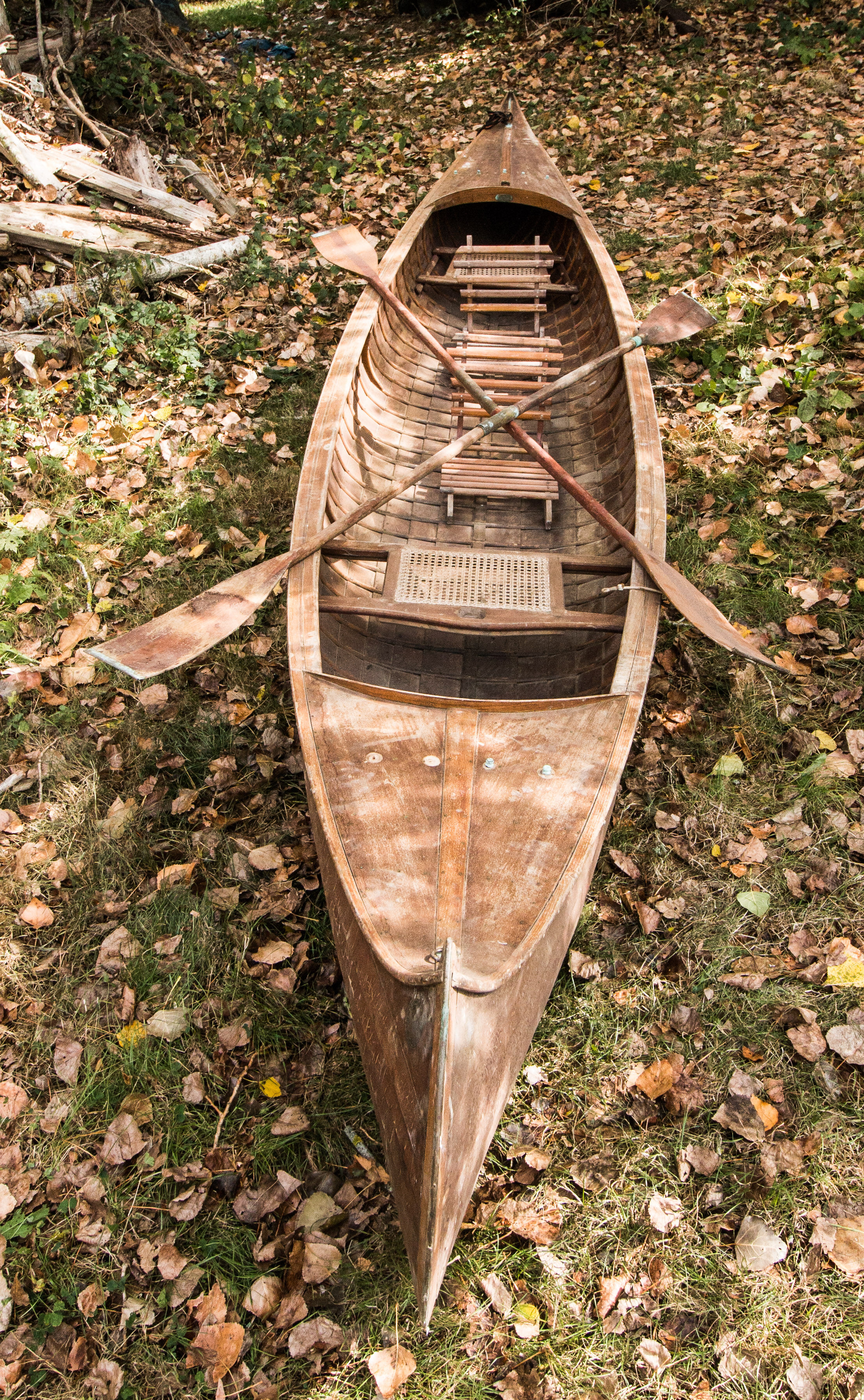 '30s mahogany canoe